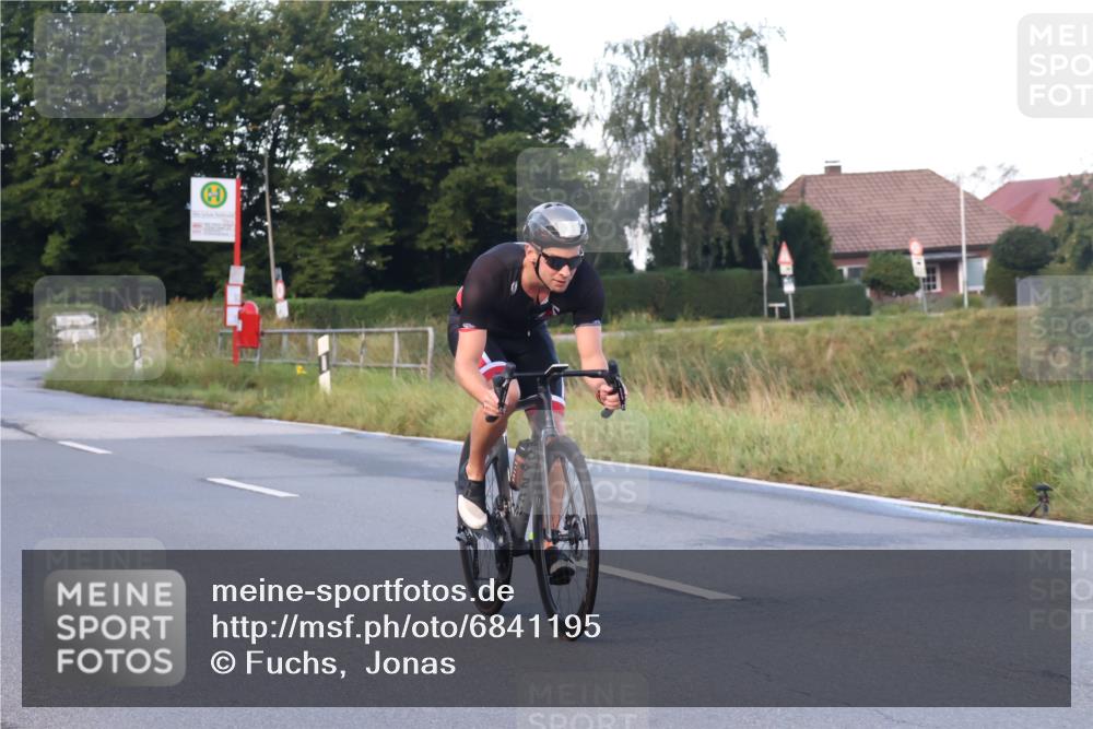 25.08.2024 - Elbe Triathlon Hamburg Fuchs,  Jonas http://msf.ph/oto/6841195 25.08.2024 08:57:23 Radfahren 74, 52, 61, 194, 138 meine-sportfotos.de