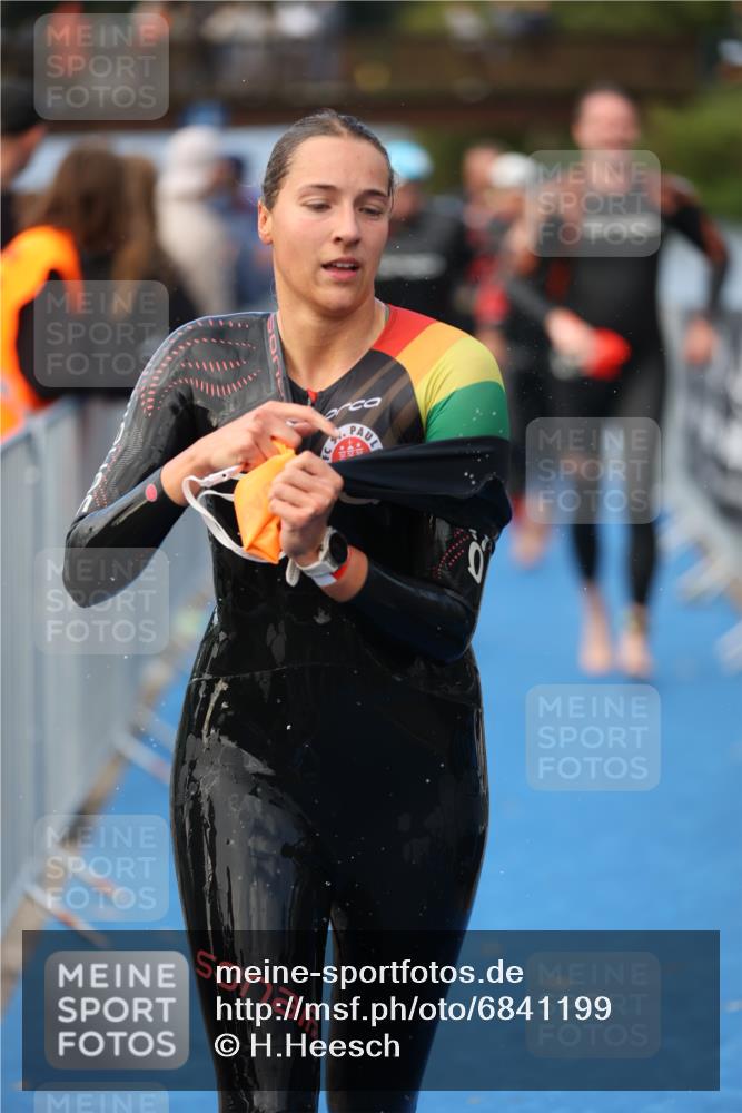 25.08.2024 - Elbe Triathlon Hamburg H.Heesch http://msf.ph/oto/6841199 25.08.2024 08:44:31 Schwimmen 80, 120, 124, 134, 139, 145, 152, 161, 166, 186, 188, 197 meine-sportfotos.de