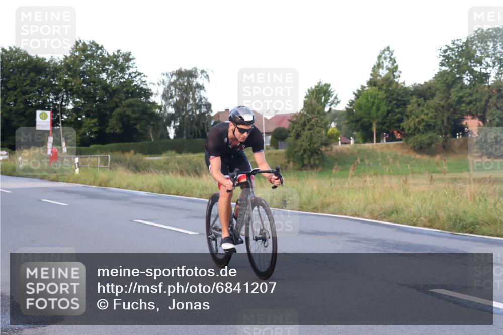25.08.2024 - Elbe Triathlon Hamburg Fuchs,  Jonas http://msf.ph/oto/6841207 25.08.2024 08:57:23 Radfahren 74, 52, 61, 194, 138 meine-sportfotos.de