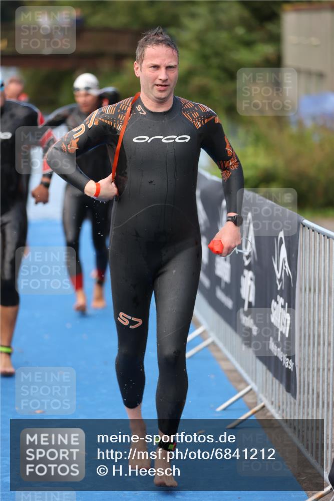 25.08.2024 - Elbe Triathlon Hamburg H.Heesch http://msf.ph/oto/6841212 25.08.2024 08:44:33 Schwimmen 80, 120, 124, 134, 145, 152, 161, 166, 186, 188, 197 meine-sportfotos.de