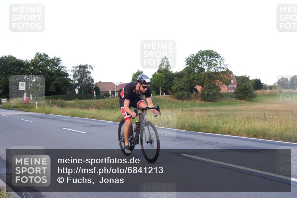 25.08.2024 - Elbe Triathlon Hamburg Fuchs,  Jonas http://msf.ph/oto/6841213 25.08.2024 08:57:23 Radfahren 74, 52, 61, 194, 138 meine-sportfotos.de