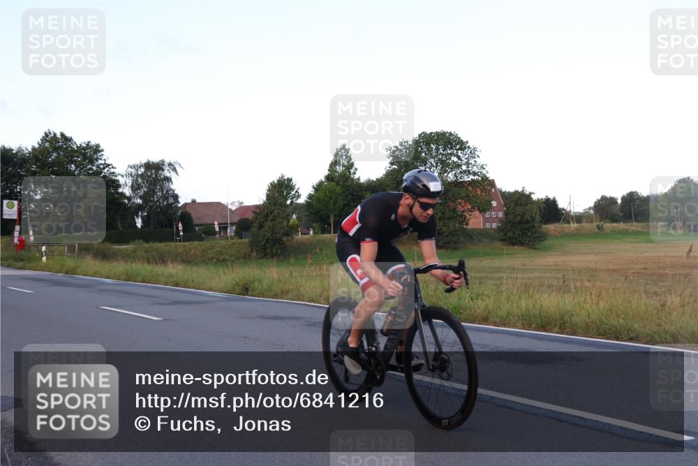 25.08.2024 - Elbe Triathlon Hamburg Fuchs,  Jonas http://msf.ph/oto/6841216 25.08.2024 08:57:23 Radfahren 74, 52, 61, 194, 138 meine-sportfotos.de