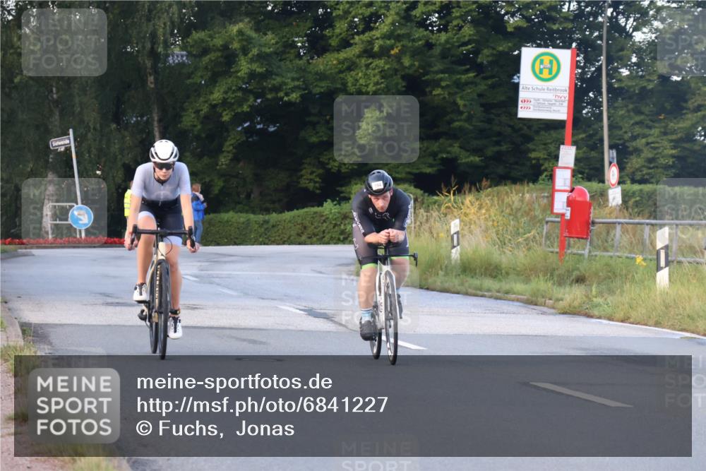 25.08.2024 - Elbe Triathlon Hamburg Fuchs,  Jonas http://msf.ph/oto/6841227 25.08.2024 08:57:26 Radfahren 52, 61, 194, 138 meine-sportfotos.de