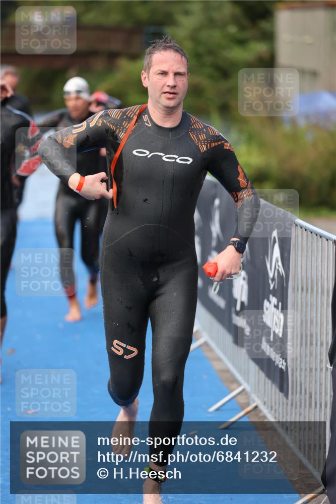 25.08.2024 - Elbe Triathlon Hamburg H.Heesch http://msf.ph/oto/6841232 25.08.2024 08:44:34 Schwimmen 80, 120, 124, 134, 145, 152, 161, 166, 186, 188, 197 meine-sportfotos.de