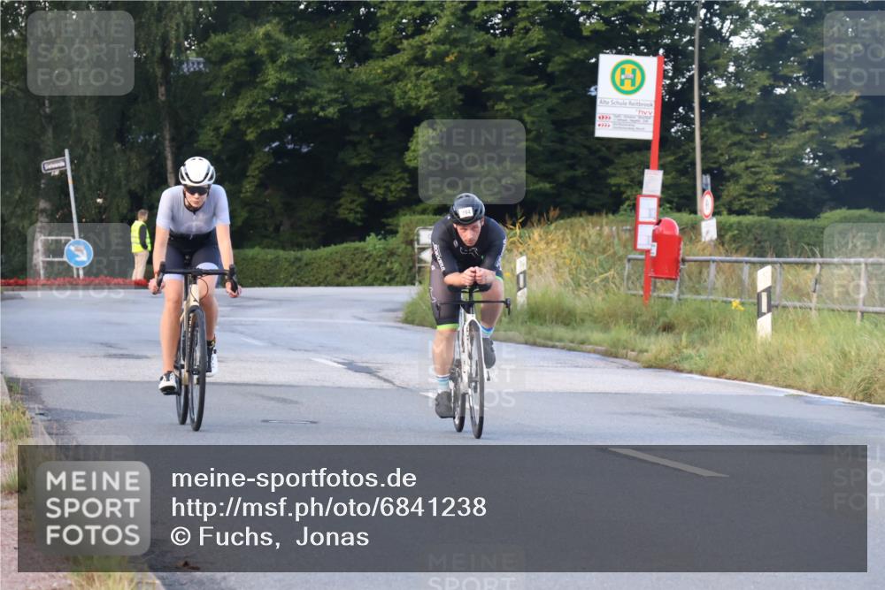 25.08.2024 - Elbe Triathlon Hamburg Fuchs,  Jonas http://msf.ph/oto/6841238 25.08.2024 08:57:26 Radfahren 52, 61, 194, 138 meine-sportfotos.de