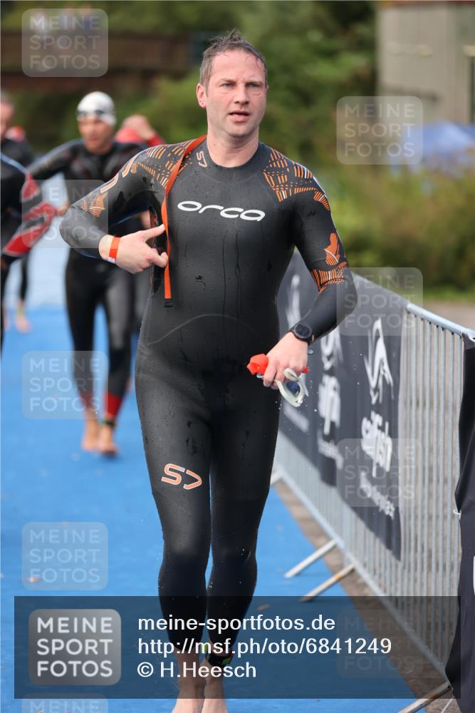 25.08.2024 - Elbe Triathlon Hamburg H.Heesch http://msf.ph/oto/6841249 25.08.2024 08:44:34 Schwimmen 80, 120, 124, 134, 145, 152, 161, 166, 186, 188, 197 meine-sportfotos.de