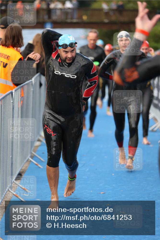 25.08.2024 - Elbe Triathlon Hamburg H.Heesch http://msf.ph/oto/6841253 25.08.2024 08:44:34 Schwimmen 80, 120, 124, 134, 145, 152, 161, 166, 186, 188, 197 meine-sportfotos.de