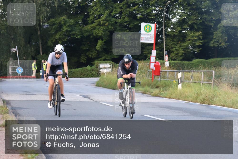 25.08.2024 - Elbe Triathlon Hamburg Fuchs,  Jonas http://msf.ph/oto/6841254 25.08.2024 08:57:26 Radfahren 52, 61, 194, 138 meine-sportfotos.de