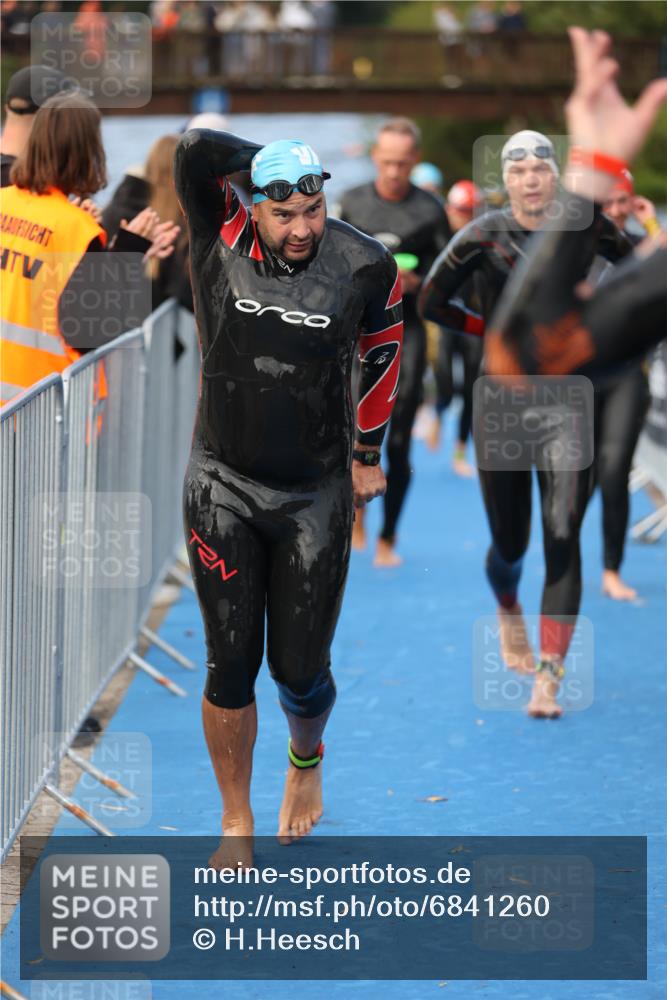 25.08.2024 - Elbe Triathlon Hamburg H.Heesch http://msf.ph/oto/6841260 25.08.2024 08:44:34 Schwimmen 80, 120, 124, 134, 145, 152, 161, 166, 186, 188, 197 meine-sportfotos.de