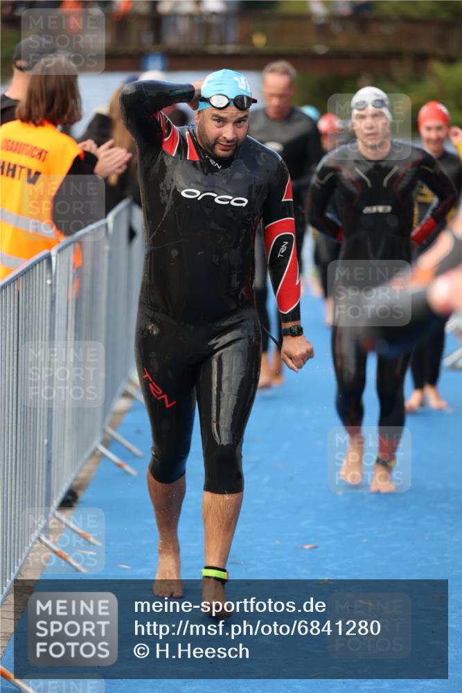 25.08.2024 - Elbe Triathlon Hamburg H.Heesch http://msf.ph/oto/6841280 25.08.2024 08:44:35 Schwimmen 80, 120, 124, 134, 145, 152, 161, 166, 186, 188, 197 meine-sportfotos.de