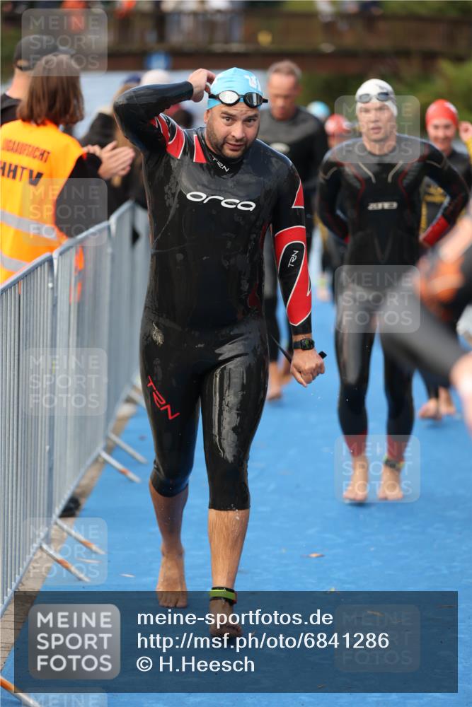 25.08.2024 - Elbe Triathlon Hamburg H.Heesch http://msf.ph/oto/6841286 25.08.2024 08:44:35 Schwimmen 80, 120, 124, 134, 145, 152, 161, 166, 186, 188, 197 meine-sportfotos.de