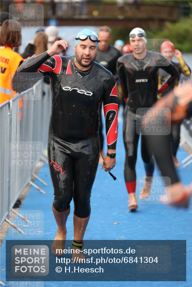 25.08.2024 - Elbe Triathlon Hamburg H.Heesch http://msf.ph/oto/6841304 25.08.2024 08:44:35 Schwimmen 80, 120, 124, 134, 145, 152, 161, 166, 186, 188, 197 meine-sportfotos.de