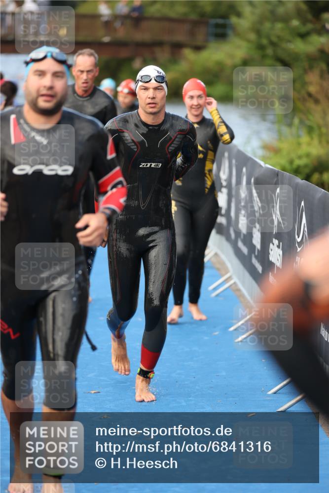 25.08.2024 - Elbe Triathlon Hamburg H.Heesch http://msf.ph/oto/6841316 25.08.2024 08:44:35 Schwimmen 80, 120, 124, 134, 145, 152, 161, 166, 186, 188, 197 meine-sportfotos.de