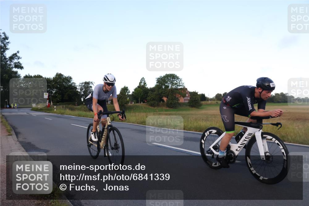 25.08.2024 - Elbe Triathlon Hamburg Fuchs,  Jonas http://msf.ph/oto/6841339 25.08.2024 08:57:28 Radfahren 61, 194, 138 meine-sportfotos.de