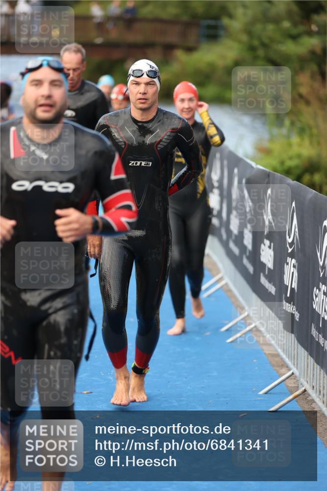 25.08.2024 - Elbe Triathlon Hamburg H.Heesch http://msf.ph/oto/6841341 25.08.2024 08:44:35 Schwimmen 80, 120, 124, 134, 145, 152, 161, 166, 186, 188, 197 meine-sportfotos.de