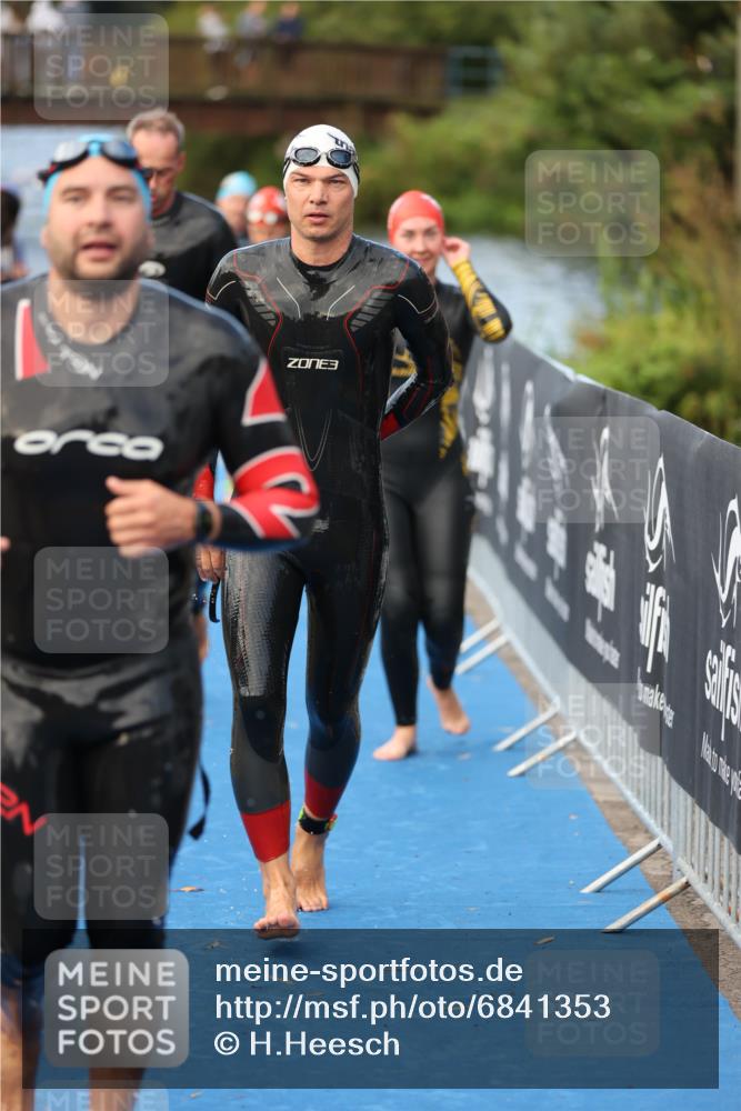25.08.2024 - Elbe Triathlon Hamburg H.Heesch http://msf.ph/oto/6841353 25.08.2024 08:44:35 Schwimmen 80, 120, 124, 134, 145, 152, 161, 166, 186, 188, 197 meine-sportfotos.de