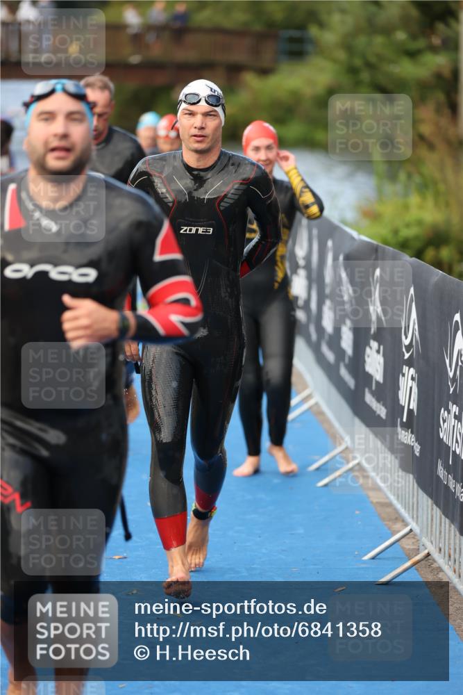 25.08.2024 - Elbe Triathlon Hamburg H.Heesch http://msf.ph/oto/6841358 25.08.2024 08:44:35 Schwimmen 80, 120, 124, 134, 145, 152, 161, 166, 186, 188, 197 meine-sportfotos.de