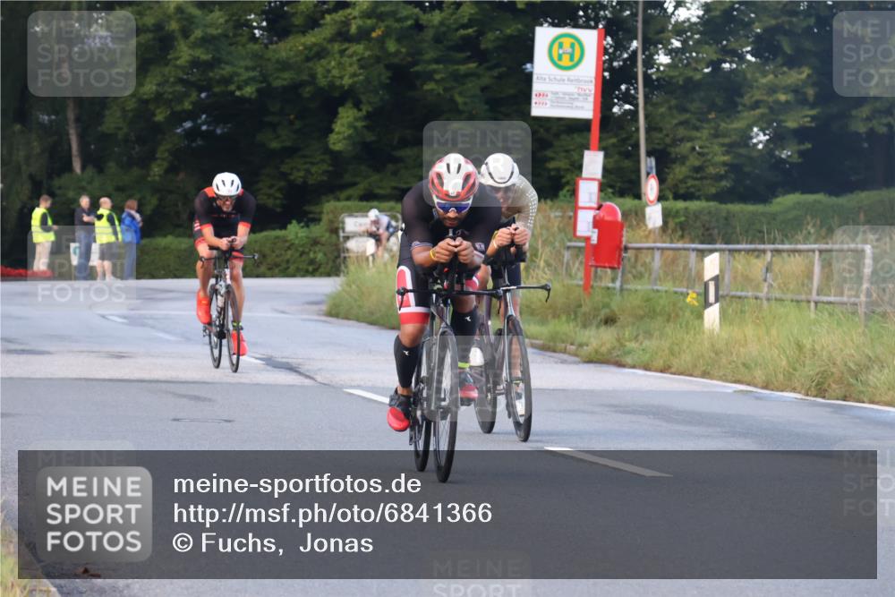 25.08.2024 - Elbe Triathlon Hamburg Fuchs,  Jonas http://msf.ph/oto/6841366 25.08.2024 08:57:36 Radfahren 58, 97, 185 meine-sportfotos.de