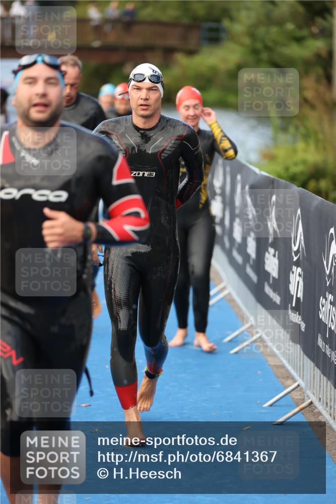 25.08.2024 - Elbe Triathlon Hamburg H.Heesch http://msf.ph/oto/6841367 25.08.2024 08:44:36 Schwimmen 80, 120, 124, 134, 145, 152, 161, 166, 169, 186, 188, 197 meine-sportfotos.de