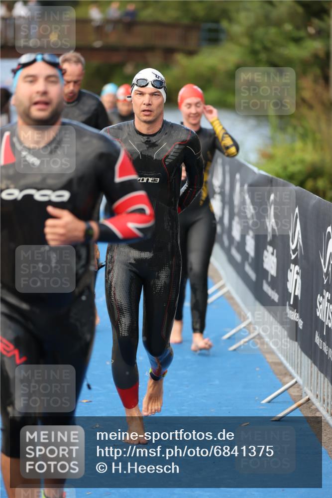 25.08.2024 - Elbe Triathlon Hamburg H.Heesch http://msf.ph/oto/6841375 25.08.2024 08:44:36 Schwimmen 80, 120, 124, 134, 145, 152, 161, 166, 169, 186, 188, 197 meine-sportfotos.de