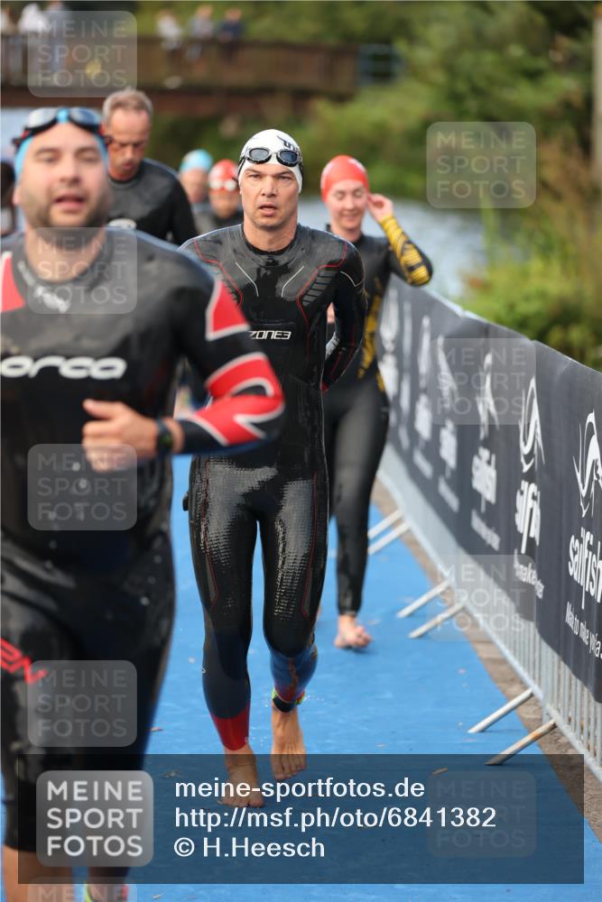 25.08.2024 - Elbe Triathlon Hamburg H.Heesch http://msf.ph/oto/6841382 25.08.2024 08:44:36 Schwimmen 80, 120, 124, 134, 145, 152, 161, 166, 169, 186, 188, 197 meine-sportfotos.de