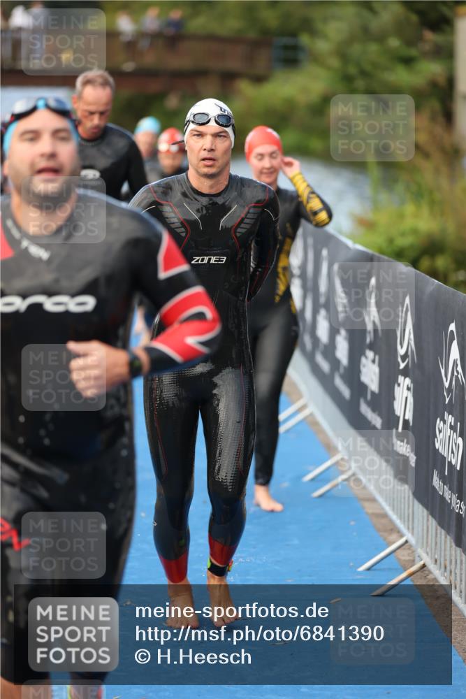 25.08.2024 - Elbe Triathlon Hamburg H.Heesch http://msf.ph/oto/6841390 25.08.2024 08:44:36 Schwimmen 80, 120, 124, 134, 145, 152, 161, 166, 169, 186, 188, 197 meine-sportfotos.de
