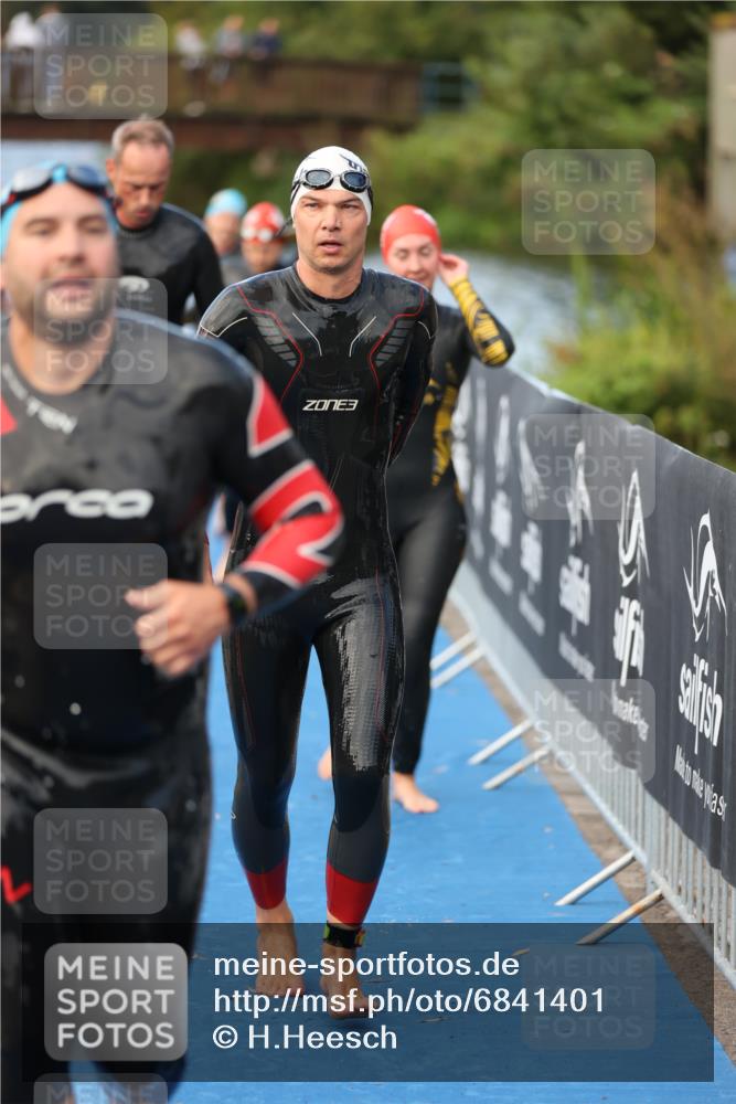 25.08.2024 - Elbe Triathlon Hamburg H.Heesch http://msf.ph/oto/6841401 25.08.2024 08:44:36 Schwimmen 80, 120, 124, 134, 145, 152, 161, 166, 169, 186, 188, 197 meine-sportfotos.de