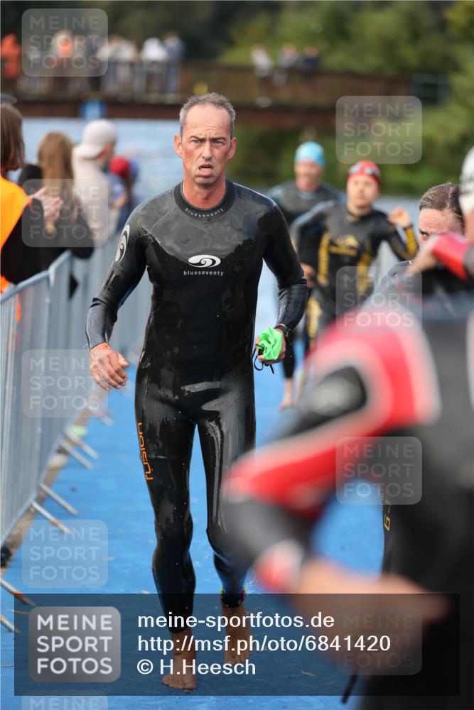 25.08.2024 - Elbe Triathlon Hamburg H.Heesch http://msf.ph/oto/6841420 25.08.2024 08:44:37 Schwimmen 80, 120, 124, 134, 145, 152, 161, 166, 169, 186, 188, 197 meine-sportfotos.de