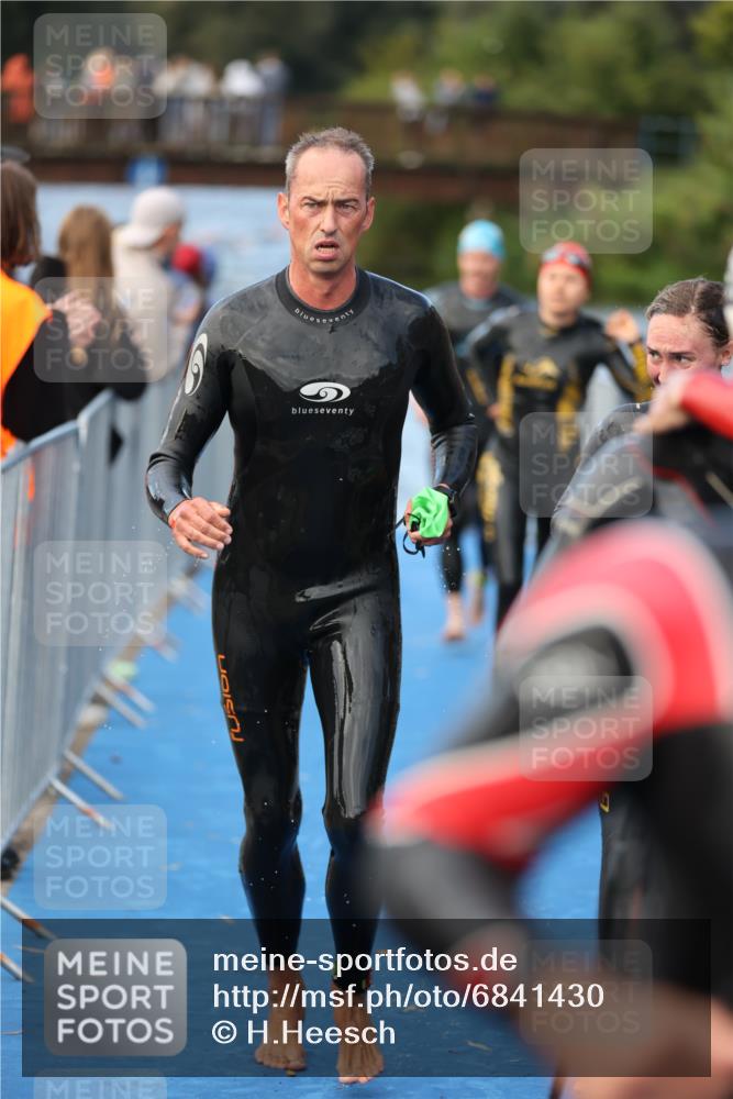 25.08.2024 - Elbe Triathlon Hamburg H.Heesch http://msf.ph/oto/6841430 25.08.2024 08:44:37 Schwimmen 80, 120, 124, 134, 145, 152, 161, 166, 169, 186, 188, 197 meine-sportfotos.de