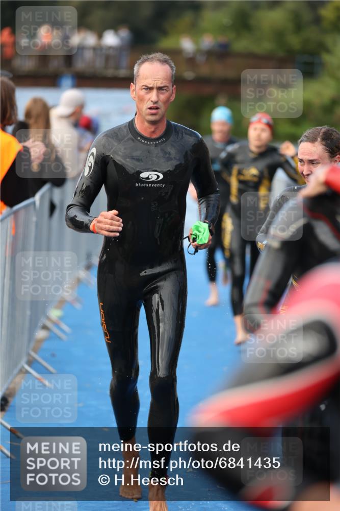 25.08.2024 - Elbe Triathlon Hamburg H.Heesch http://msf.ph/oto/6841435 25.08.2024 08:44:37 Schwimmen 80, 120, 124, 134, 145, 152, 161, 166, 169, 186, 188, 197 meine-sportfotos.de