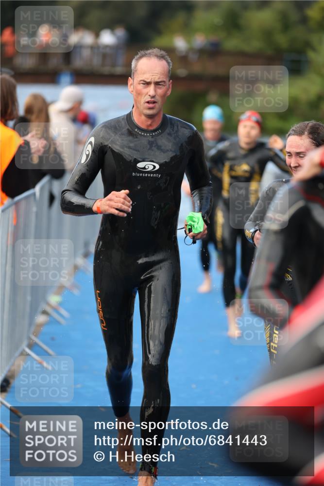 25.08.2024 - Elbe Triathlon Hamburg H.Heesch http://msf.ph/oto/6841443 25.08.2024 08:44:37 Schwimmen 80, 120, 124, 134, 145, 152, 161, 166, 169, 186, 188, 197 meine-sportfotos.de