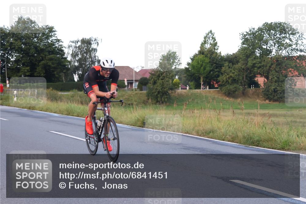 25.08.2024 - Elbe Triathlon Hamburg Fuchs,  Jonas http://msf.ph/oto/6841451 25.08.2024 08:57:39 Radfahren 58, 97, 185, 126, 147 meine-sportfotos.de