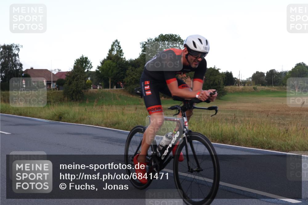 25.08.2024 - Elbe Triathlon Hamburg Fuchs,  Jonas http://msf.ph/oto/6841471 25.08.2024 08:57:39 Radfahren 58, 97, 185, 126, 147 meine-sportfotos.de