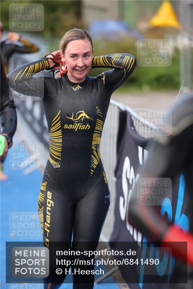 25.08.2024 - Elbe Triathlon Hamburg H.Heesch http://msf.ph/oto/6841490 25.08.2024 08:44:38 Schwimmen 80, 120, 124, 134, 145, 152, 161, 166, 169, 186, 188, 197 meine-sportfotos.de