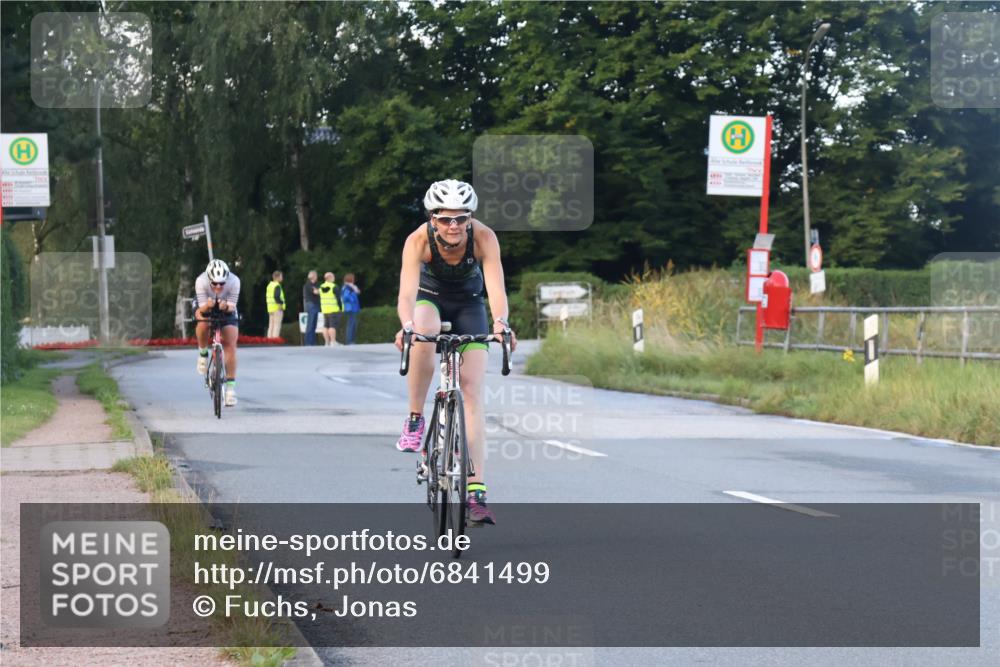 25.08.2024 - Elbe Triathlon Hamburg Fuchs,  Jonas http://msf.ph/oto/6841499 25.08.2024 08:57:42 Radfahren 58, 97, 185, 126, 147 meine-sportfotos.de