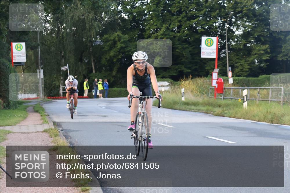 25.08.2024 - Elbe Triathlon Hamburg Fuchs,  Jonas http://msf.ph/oto/6841505 25.08.2024 08:57:42 Radfahren 58, 97, 185, 126, 147 meine-sportfotos.de