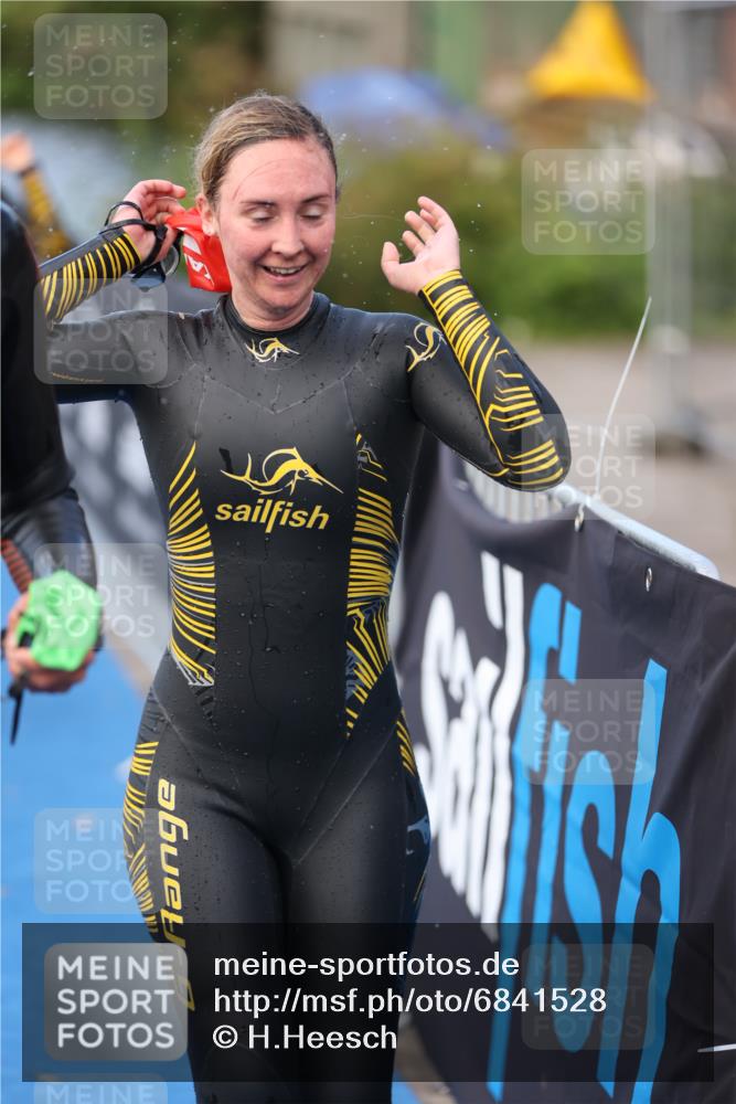 25.08.2024 - Elbe Triathlon Hamburg H.Heesch http://msf.ph/oto/6841528 25.08.2024 08:44:38 Schwimmen 80, 120, 124, 134, 145, 152, 161, 166, 169, 186, 188, 197 meine-sportfotos.de