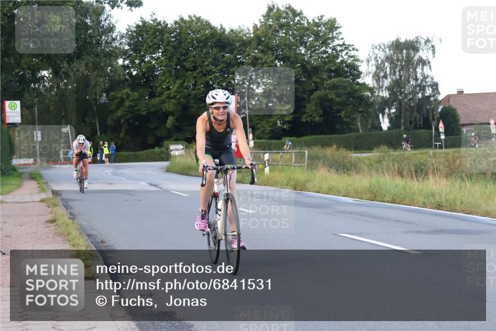 25.08.2024 - Elbe Triathlon Hamburg Fuchs,  Jonas http://msf.ph/oto/6841531 25.08.2024 08:57:43 Radfahren 58, 97, 185, 126, 147 meine-sportfotos.de