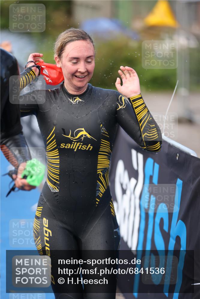 25.08.2024 - Elbe Triathlon Hamburg H.Heesch http://msf.ph/oto/6841536 25.08.2024 08:44:38 Schwimmen 80, 120, 124, 134, 145, 152, 161, 166, 169, 186, 188, 197 meine-sportfotos.de