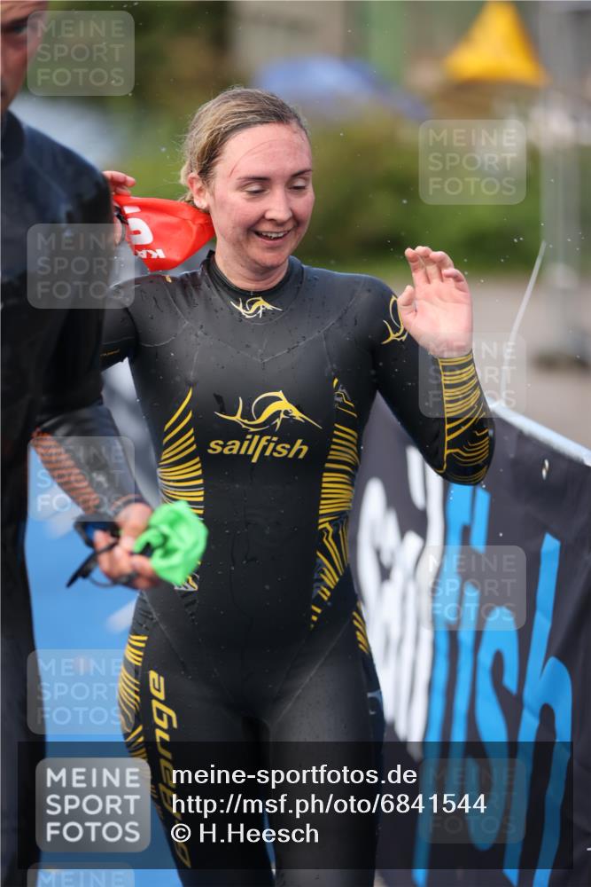 25.08.2024 - Elbe Triathlon Hamburg H.Heesch http://msf.ph/oto/6841544 25.08.2024 08:44:38 Schwimmen 80, 120, 124, 134, 145, 152, 161, 166, 169, 186, 188, 197 meine-sportfotos.de