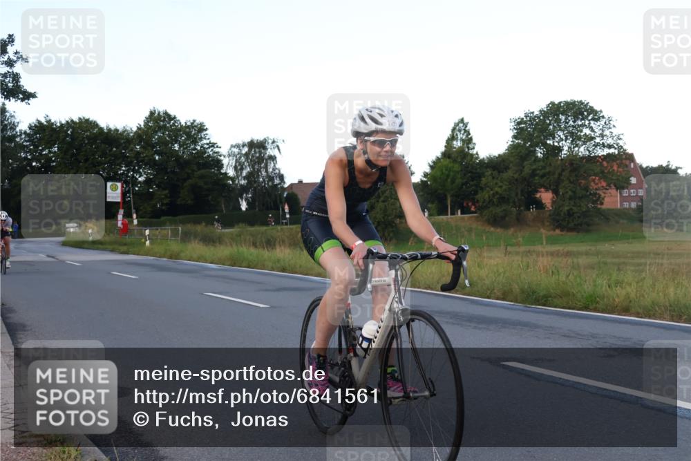 25.08.2024 - Elbe Triathlon Hamburg Fuchs,  Jonas http://msf.ph/oto/6841561 25.08.2024 08:57:44 Radfahren 185, 126, 147 meine-sportfotos.de