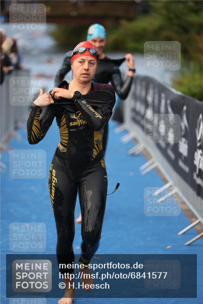 25.08.2024 - Elbe Triathlon Hamburg H.Heesch http://msf.ph/oto/6841577 25.08.2024 08:44:40 Schwimmen 80, 120, 124, 134, 145, 152, 161, 166, 169, 186, 188, 197 meine-sportfotos.de