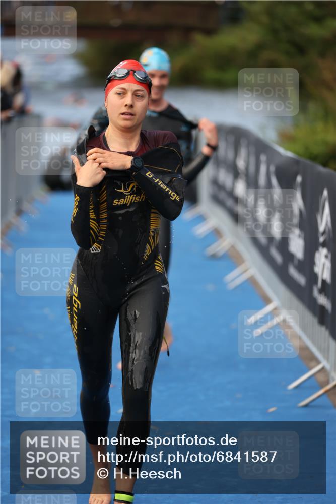 25.08.2024 - Elbe Triathlon Hamburg H.Heesch http://msf.ph/oto/6841587 25.08.2024 08:44:40 Schwimmen 80, 120, 124, 134, 145, 152, 161, 166, 169, 186, 188, 197 meine-sportfotos.de