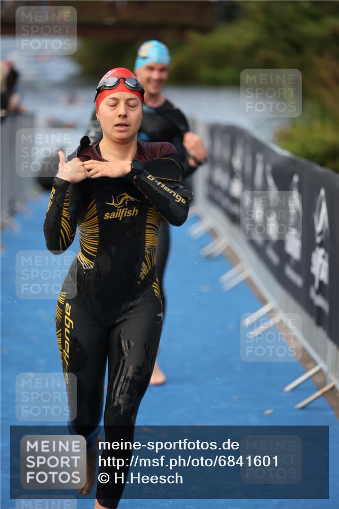 25.08.2024 - Elbe Triathlon Hamburg H.Heesch http://msf.ph/oto/6841601 25.08.2024 08:44:40 Schwimmen 80, 120, 124, 134, 145, 152, 161, 166, 169, 186, 188, 197 meine-sportfotos.de