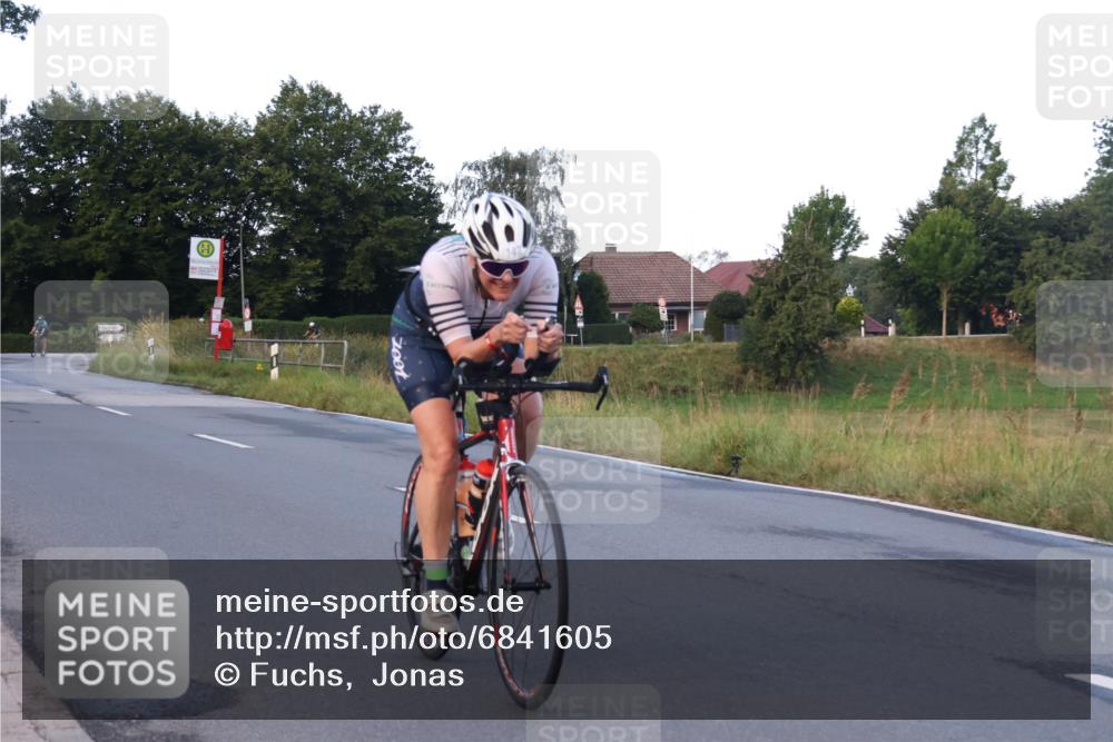 25.08.2024 - Elbe Triathlon Hamburg Fuchs,  Jonas http://msf.ph/oto/6841605 25.08.2024 08:57:46 Radfahren 126, 147 meine-sportfotos.de