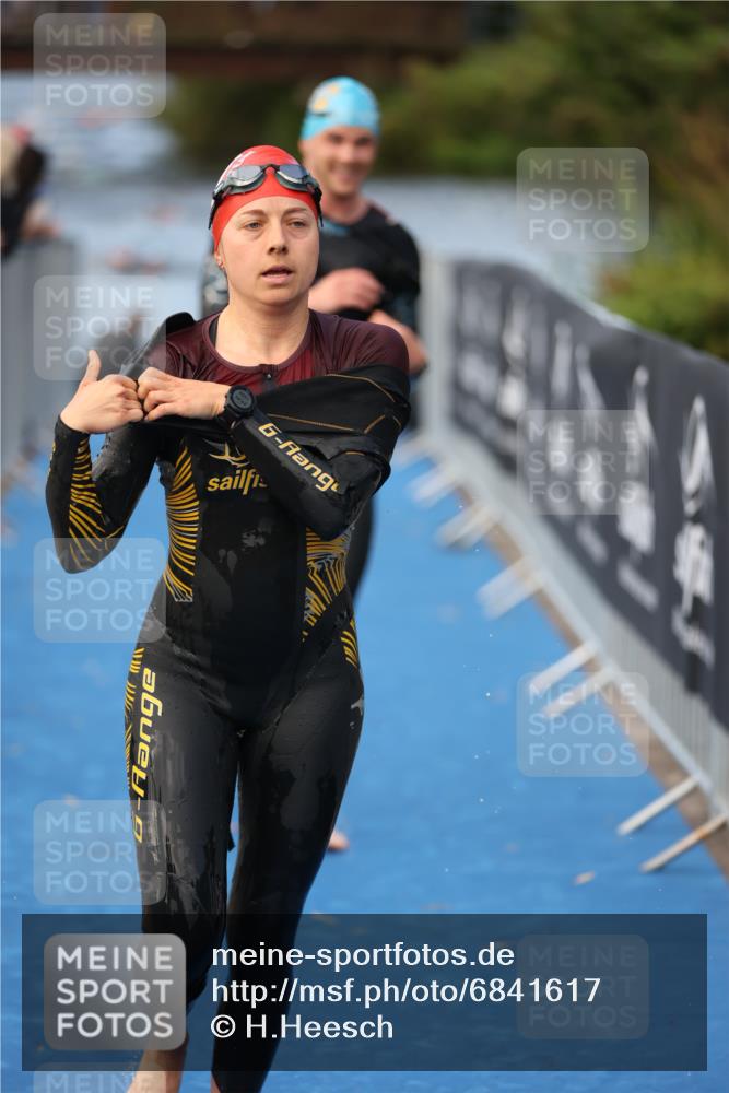 25.08.2024 - Elbe Triathlon Hamburg H.Heesch http://msf.ph/oto/6841617 25.08.2024 08:44:40 Schwimmen 80, 120, 124, 134, 145, 152, 161, 166, 169, 186, 188, 197 meine-sportfotos.de