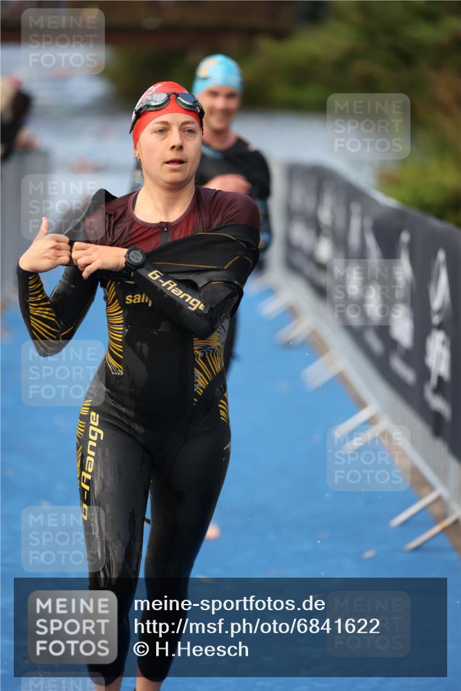 25.08.2024 - Elbe Triathlon Hamburg H.Heesch http://msf.ph/oto/6841622 25.08.2024 08:44:40 Schwimmen 80, 120, 124, 134, 145, 152, 161, 166, 169, 186, 188, 197 meine-sportfotos.de