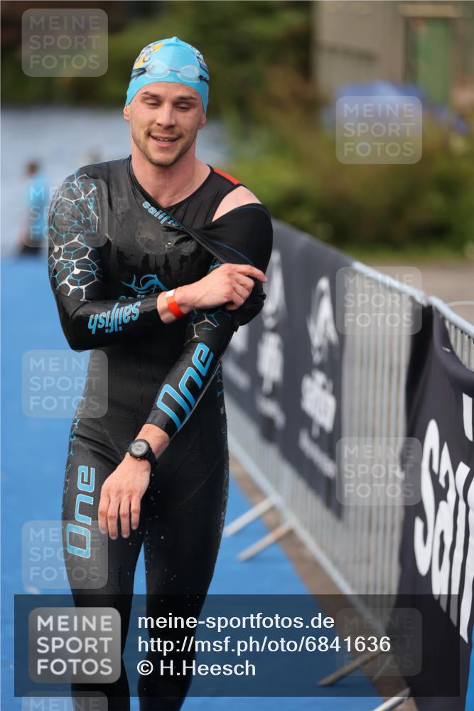 25.08.2024 - Elbe Triathlon Hamburg H.Heesch http://msf.ph/oto/6841636 25.08.2024 08:44:41 Schwimmen 80, 120, 124, 134, 145, 152, 161, 166, 169, 186, 188, 197 meine-sportfotos.de