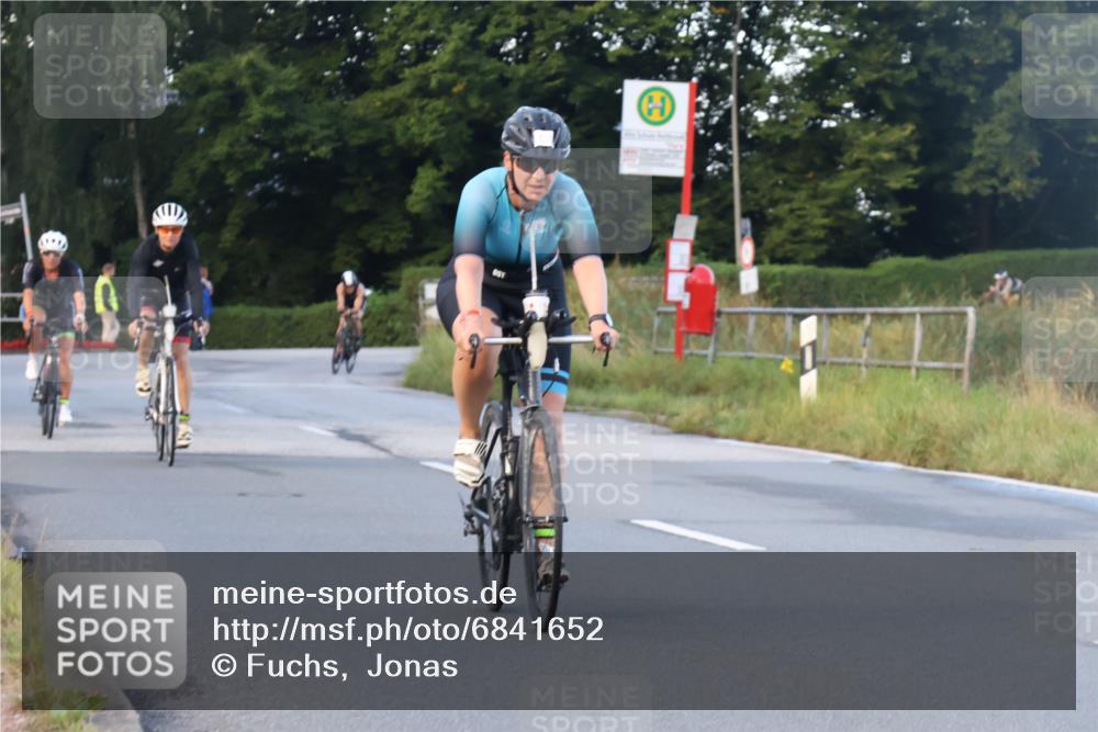 25.08.2024 - Elbe Triathlon Hamburg Fuchs,  Jonas http://msf.ph/oto/6841652 25.08.2024 08:57:54 Radfahren 136, 125, 146, 83 meine-sportfotos.de