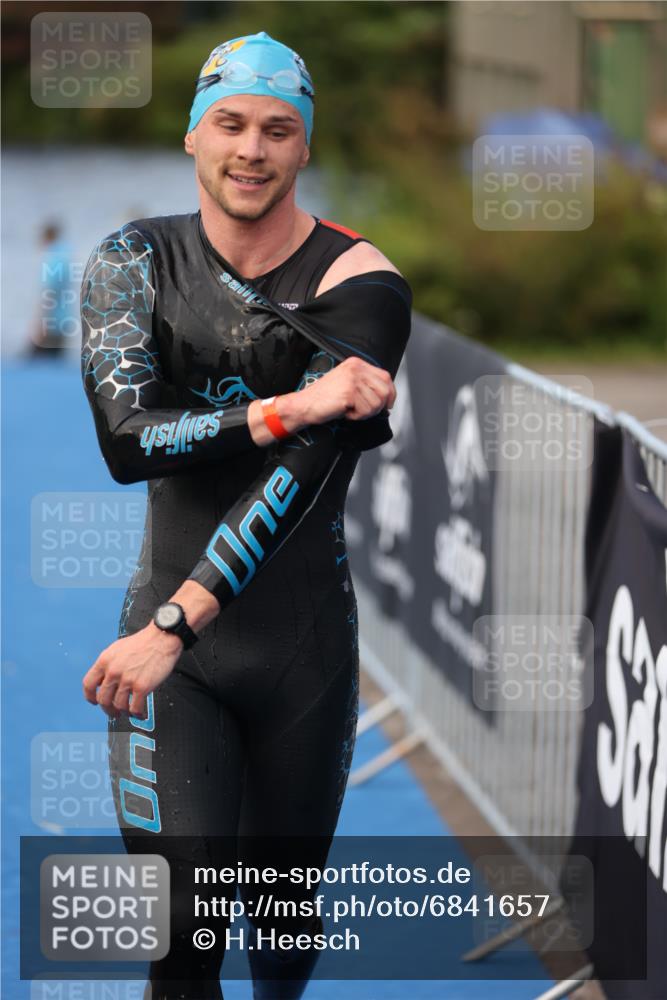 25.08.2024 - Elbe Triathlon Hamburg H.Heesch http://msf.ph/oto/6841657 25.08.2024 08:44:41 Schwimmen 80, 120, 124, 134, 145, 152, 161, 166, 169, 186, 188, 197 meine-sportfotos.de